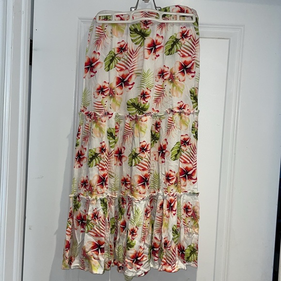 Lightweight Floral skirt midi length size small - Picture 2 of 8